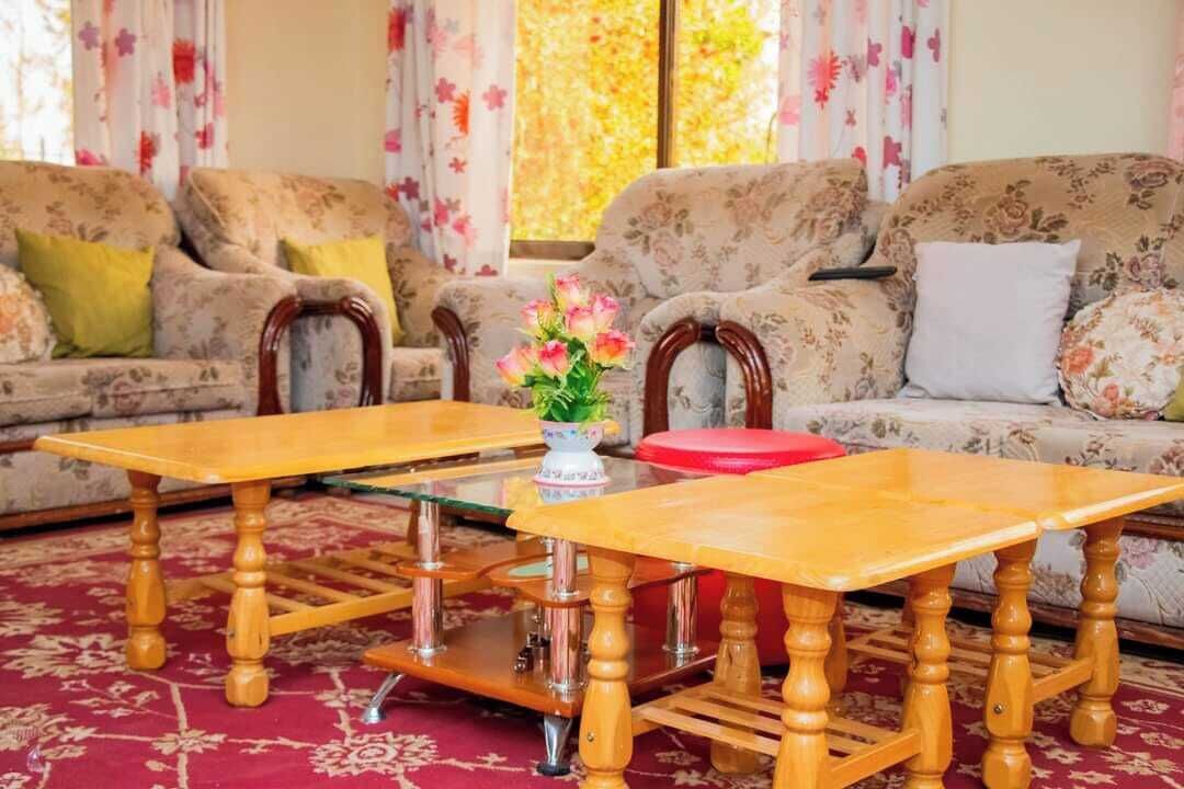 Chambre Confort double ou avec lits jumeaux, balcon, vue sur le jardin | Aire de séjour | Imprimante