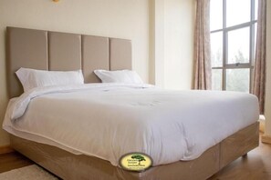 In-room safe, desk, laptop workspace, iron/ironing board - Aberdare Juniper Green Gardens  (Mweiga)