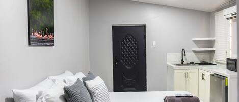 1 bedroom, iron/ironing board, WiFi