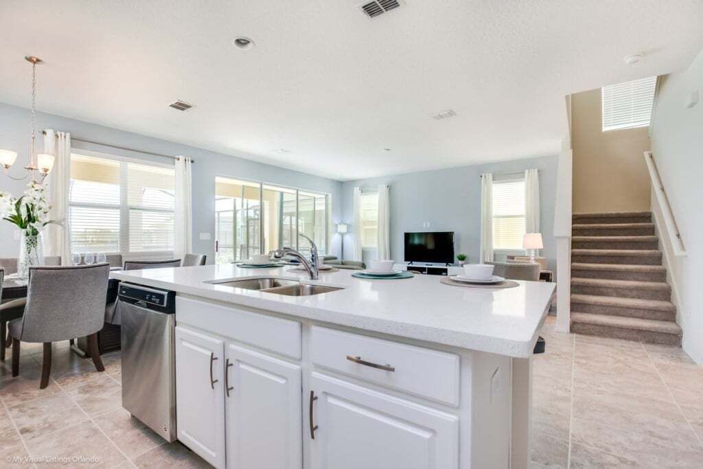 House, 4 Bedrooms | Private kitchen