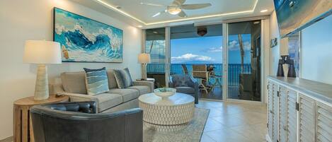 Condo, 2 Bedrooms | Living area