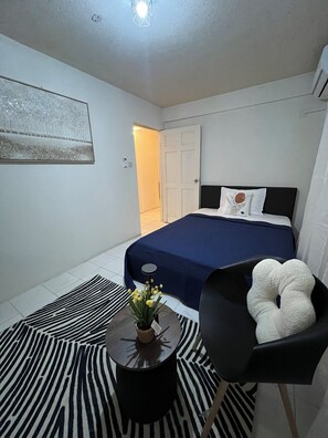 2 slaapkamers, een strijkplank/strijkijzer, wifi, beddengoed