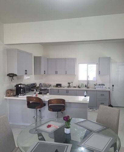 Charming 2-bedroom house in with AC, Pool, hot water, washer and dryer, gated.