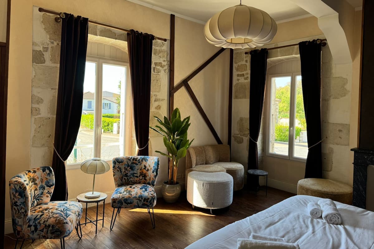 Junior suite | Een kluis op de kamer, een strijkplank/strijkijzer, gratis wifi