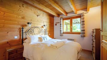 4 chambres, fer et planche à repasser, Wi-Fi, draps fournis