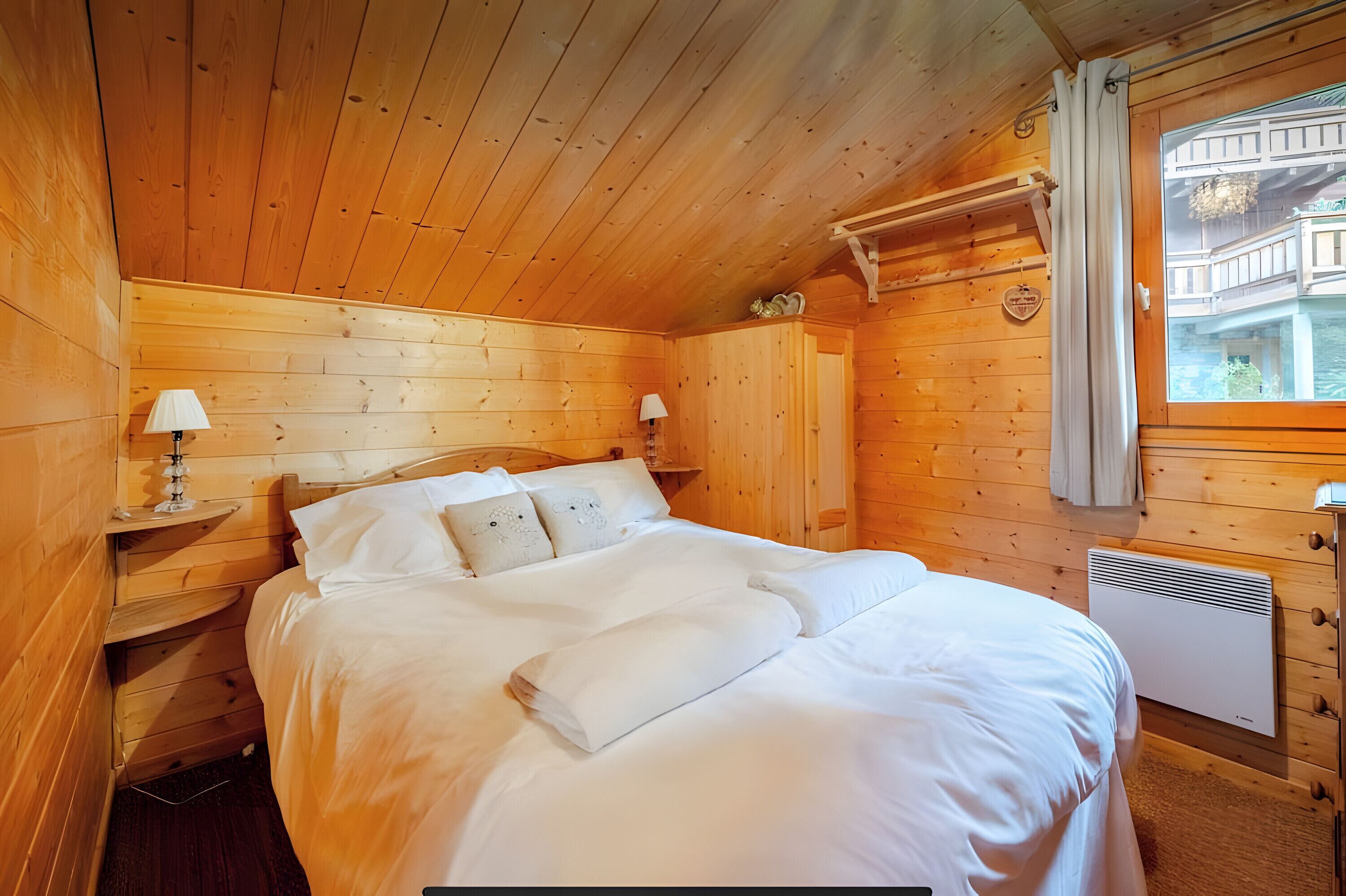 4 chambres, fer et planche à repasser, Wi-Fi, draps fournis