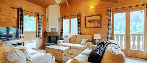 Fernseher, Kamin, Videospiele, DVD-Player