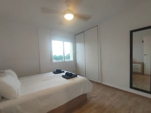 3 dormitorios, tabla de planchar con plancha, wifi gratis y ropa de cama