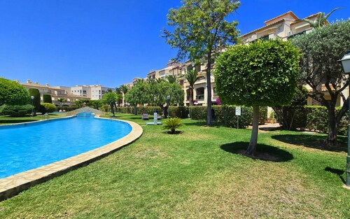 Apartment - Sleeps 4 - Pool - Balcony - Parking