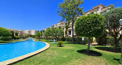 Apartment - Sleeps 4 - Pool - Balcony - Parking