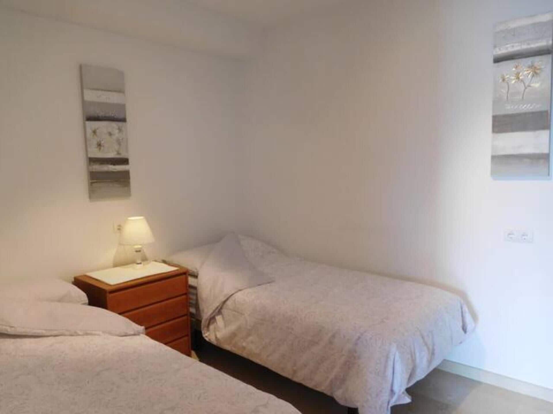 2 habitaciones, tabla de planchar con plancha y wifi gratis 