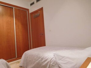 2 phòng ngủ, bàn ủi/dụng cụ ủi quần áo 