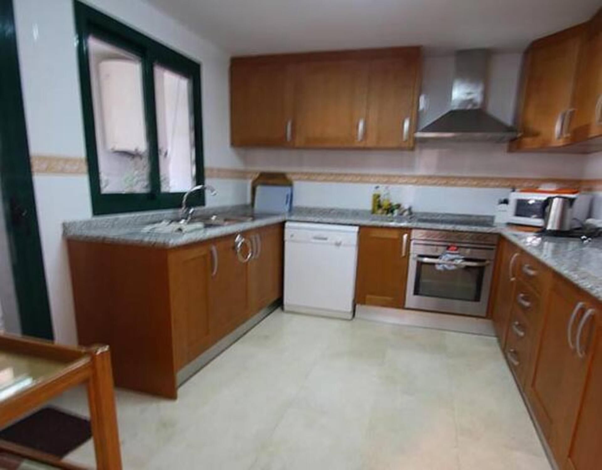 Frigorífic, microones, forn i placa de cuina 