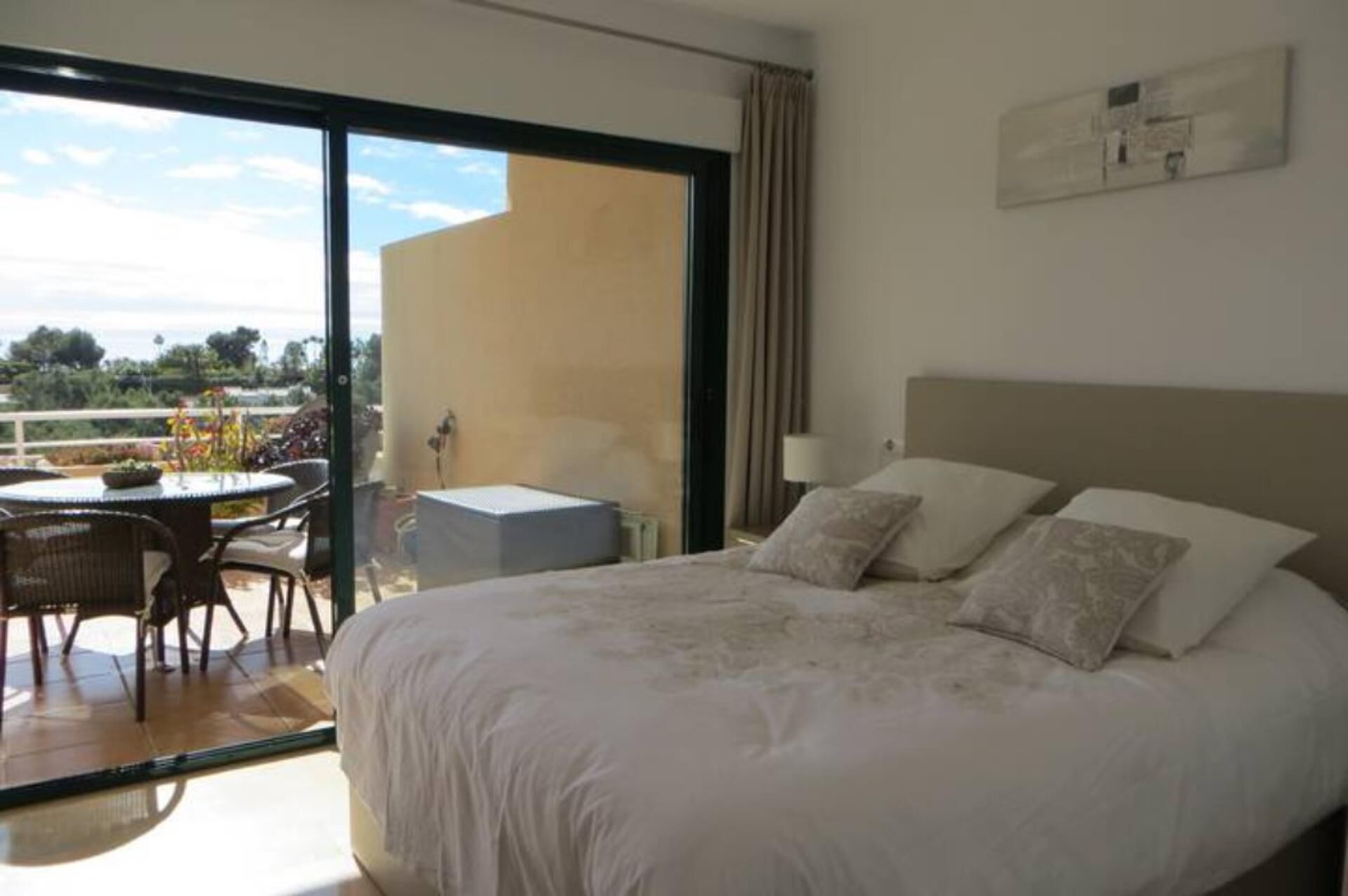 2 bedrooms, iron/ironing board, free WiFi