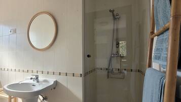 Combined shower/bathtub, deep-soaking bathtub, hair dryer, towels