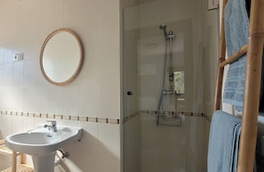 Combined shower/bathtub, deep-soaking bathtub, hair dryer, towels