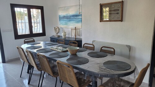 Villa - Sleeps 8 - Pool - Pets Ok - Parking