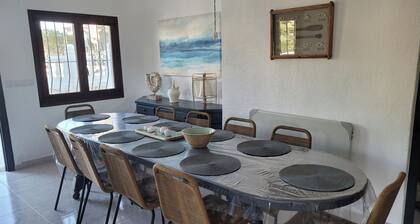 Villa - Sleeps 8 - Pool - Pets Ok - Parking