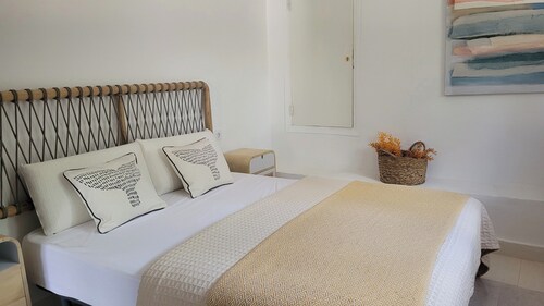 Villa - Sleeps 8 - Pool - Pets Ok - Parking