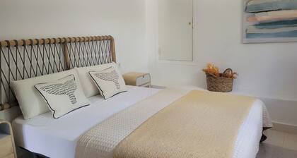 Villa - Sleeps 8 - Pool - Pets Ok - Parking