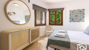 4 dormitoris, planxa i posts de planxar, wifi gratuïta i roba de llit