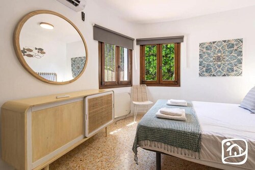 Villa - Sleeps 8 - Pool - Pets Ok - Parking