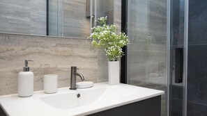 Estúdio | Banheiro | Secador de cabelo, toalhas de banho, sabonete, shampoo