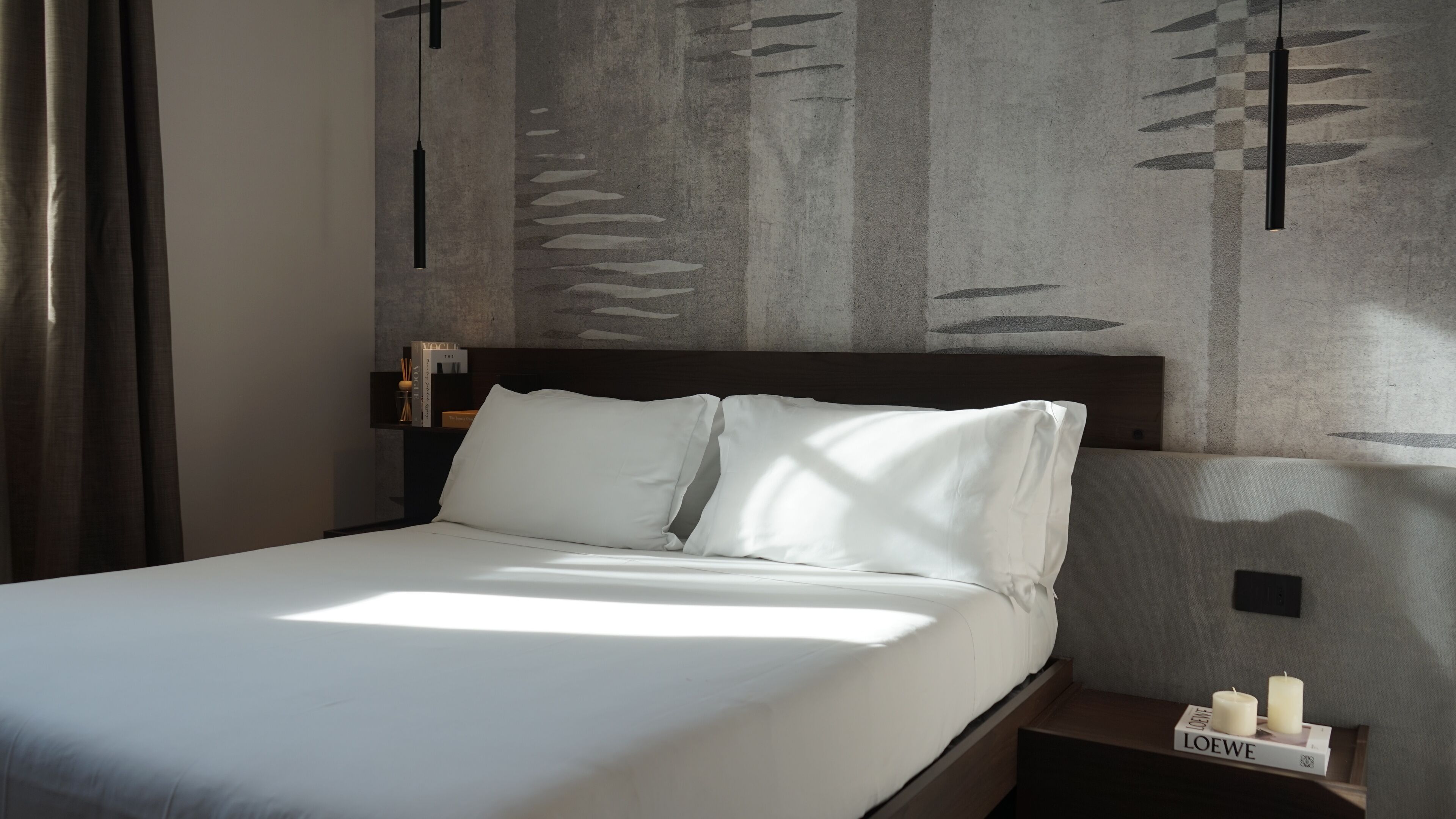 Cofres nos quartos, espaço de trabalho para notebook