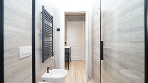 Studio, Balcony, City View | Bathroom | Hair dryer, towels, soap, shampoo