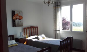 5 bedrooms, iron/ironing board