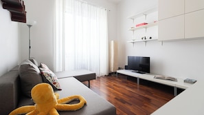 Apartamento (1 Bedroom) | Área de estar | Smart TV 32 polegadas com canais a cabo