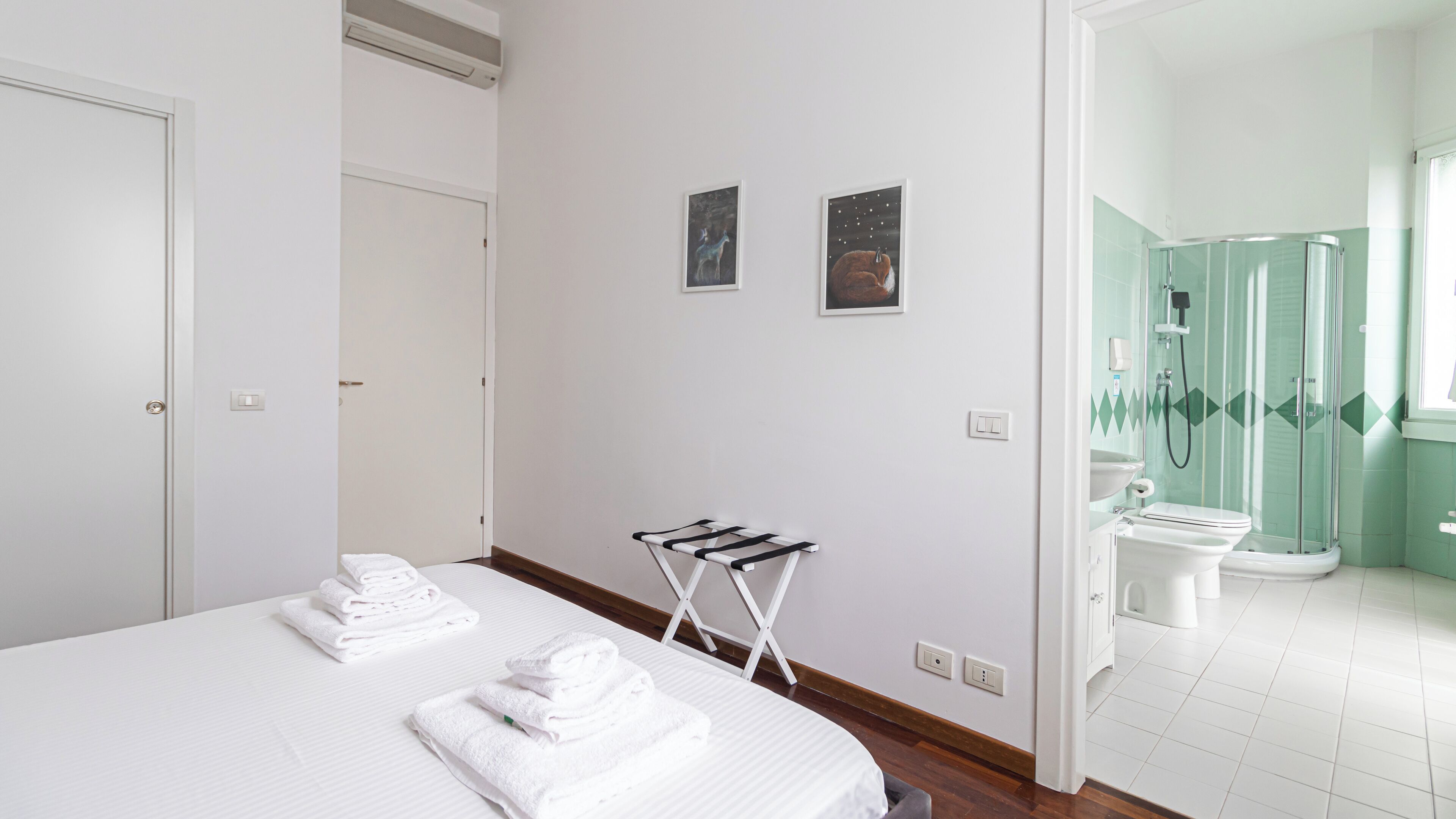 Apartment (1 Bedroom) | 1 bedroom, iron/ironing board, cots/infant beds, bed sheets