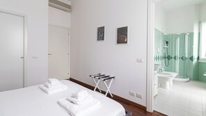 Apartamento (1 Bedroom) | 1 quarto, ferros/tábuas de passar roupa, berços (sobretaxa)