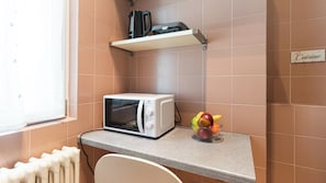 Apartamento (1 Bedroom) | Cozinha privada | Micro-ondas, fogão, chaleira elétrica