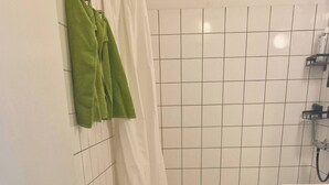 Slaapzaal, 1 slaapkamer, roken | Badkamer