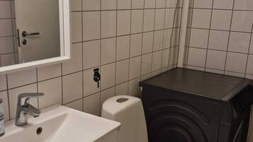 Asrama Umum, 1 kamar tidur, Boleh Merokok | Kamar mandi