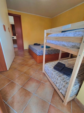 1 habitación, tabla de planchar con plancha y wifi 