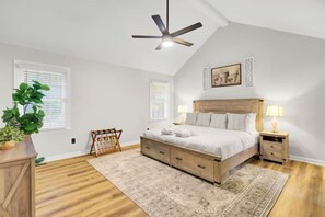 4 chambres, fer et planche à repasser, lit parapluie, Wi-Fi gratuit