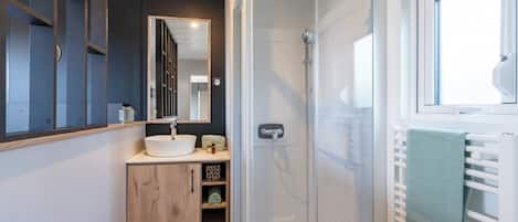 Shower, hair dryer, towels, toilet paper