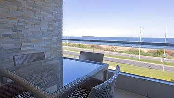 Apartment | Outdoor dining