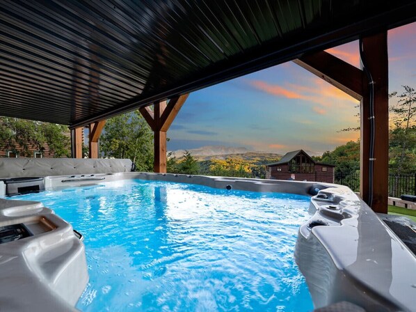 Outdoor spa tub