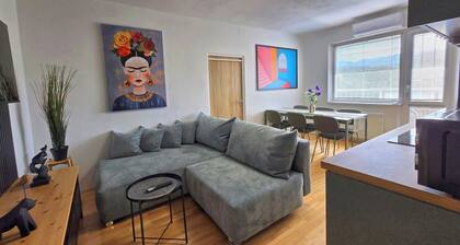 Urban Zen Stay - Comfort & cozy 2bedr. apartment in the Heart of BanskĂĄ Bystrica