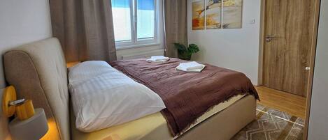 2 bedrooms, iron/ironing board, WiFi, bed sheets