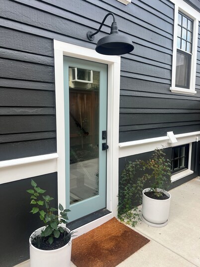 Parisian 1-bedroom apartment in the heart of NE Portland/ Historic Irvington