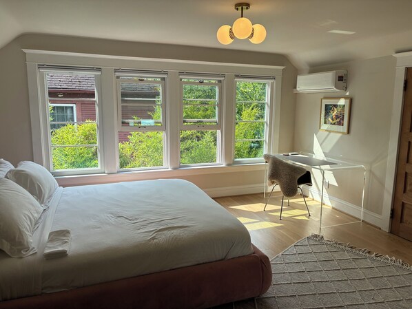 1 bedroom, desk, free WiFi, bed sheets