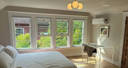 Parisian 1-bedroom apartment in the heart of NE Portland/ Historic Irvington