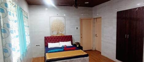 4 soverom, strykejern/-brett, wi-fi og sengetøy