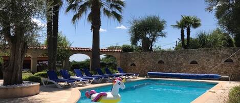 Piscine extérieure, piscine chauffée