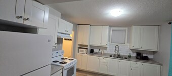 Cozy 1BR Suite | Free Wi-Fi + Netflix | Near Downtown Medicine Hat