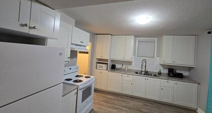 Cozy 1BR Suite | Free Wi-Fi + Netflix | Near Downtown Medicine Hat